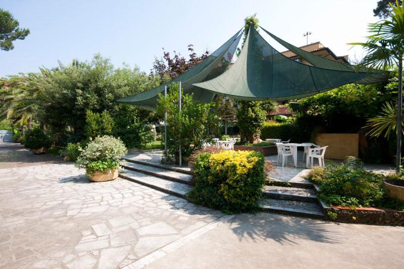 Hotel Gemma Del Mare 마리아나디피에트라산타 외부 사진