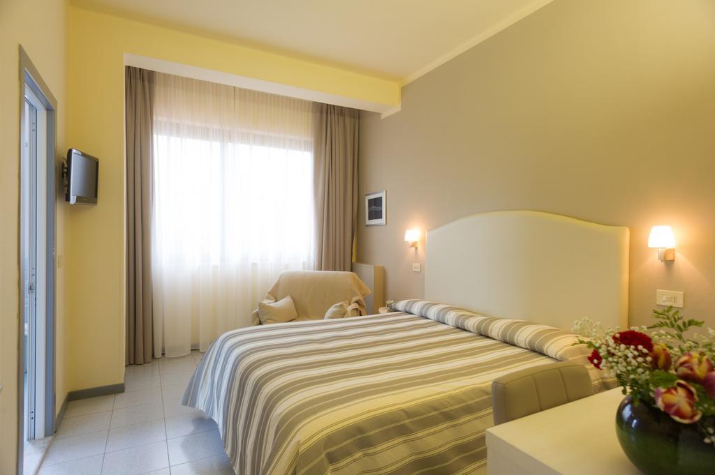 Hotel Gemma Del Mare 마리아나디피에트라산타 외부 사진
