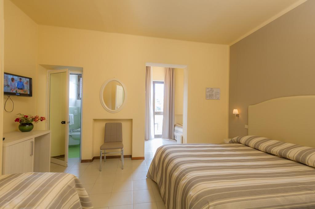 Hotel Gemma Del Mare 마리아나디피에트라산타 외부 사진