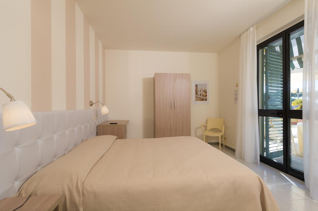 Hotel Gemma Del Mare 마리아나디피에트라산타 외부 사진