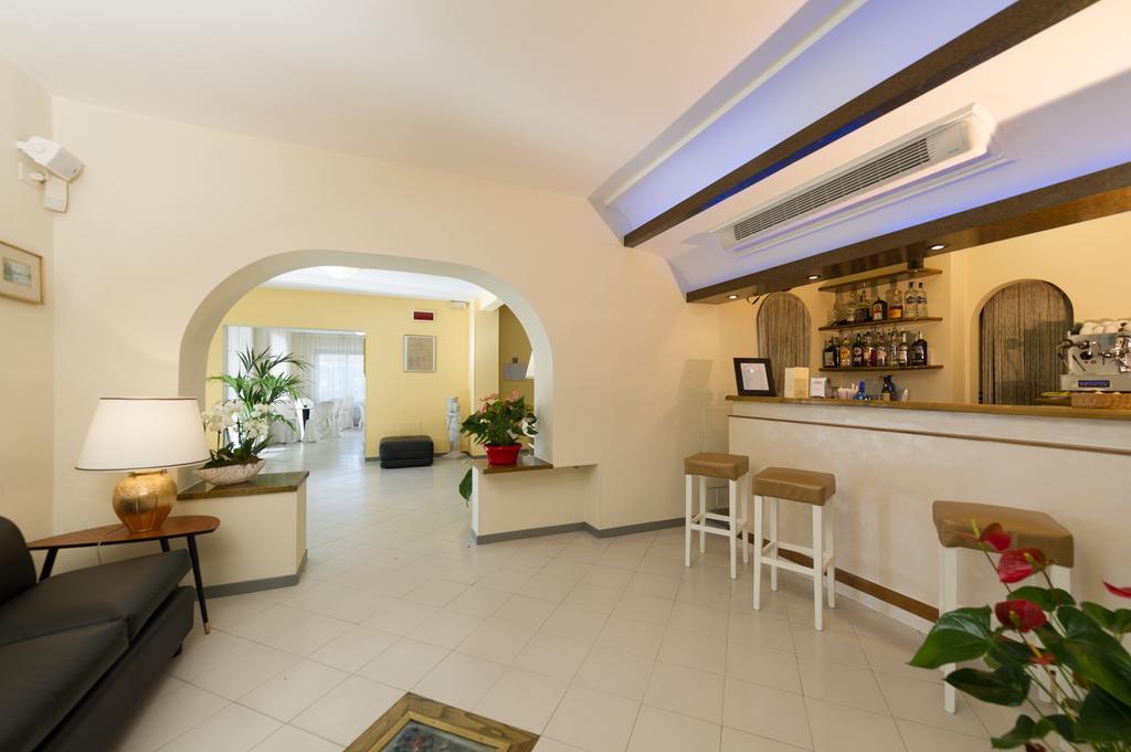 Hotel Gemma Del Mare 마리아나디피에트라산타 외부 사진