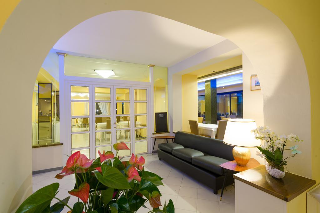 Hotel Gemma Del Mare 마리아나디피에트라산타 외부 사진